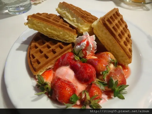 【西門町】聽說找到白馬就能找到傳說中的幸福~ Oyami Cafe