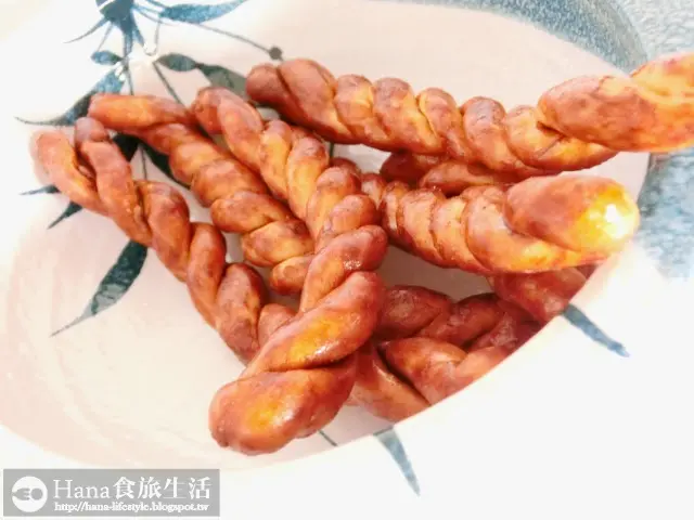 
陳家小店手工麻花捲 | 黑糖口味 小琉球團購美食&伴手禮 均勻的黑糖不甜膩 絕妙酥脆感 
