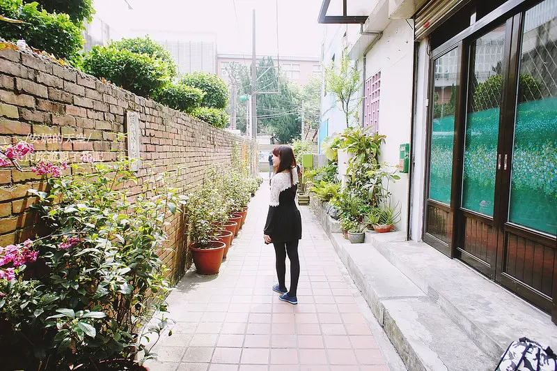 [桃園龍潭]龍元宮老街文青散策(下)通學巷彩繪巷/元春蔘藥房裡的私房寶典/幸福列車車輪餅包冰淇淋 