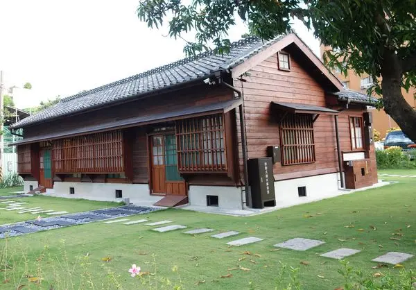 台南東區 古績日式建築 天人菊書香種子 輕食茶飲..好適合來走走或坐下來喝杯茶  