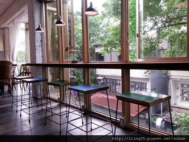 【咖啡館】適合一個人窩的咖啡館-精選10家