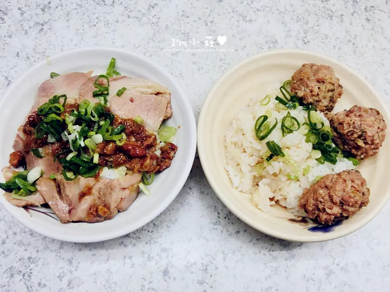 嵐肉燥專賣店。台中第二市場的傳統小吃!梅花肉飯、肉丸仔飯、肉燥飯、乾意麵、雞捲、餛飩湯等等傳統小吃!另有冷凍包裝商品可以外帶回家自己煮!台中寵物友善餐廳!