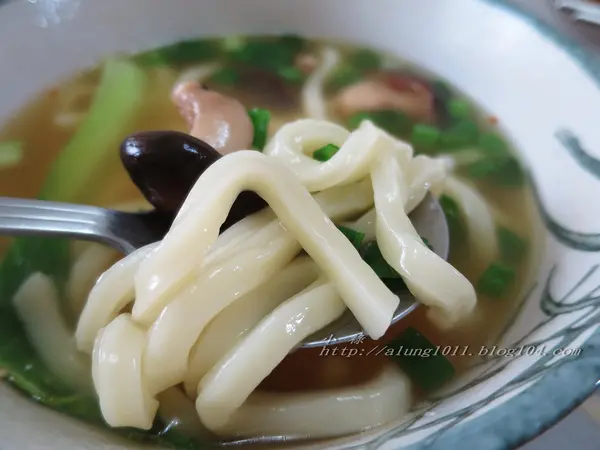 輕食不失營養..   老協珍  熬湯麵