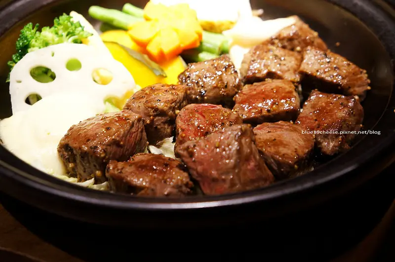 【台中西屯美食】Youbi用美 日式土鍋燒料理 - 服務親切體貼.裝潢美輪美奐.雪花牛燒好好吃 