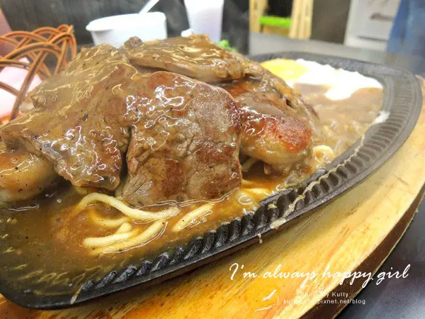 新竹牛排│大家一直傳的首戶牛排，平價牛排 (〃∀〃)~♡ 