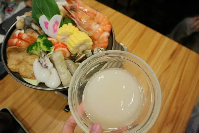 。新竹食記。東街日本料理．秋冬就是要吃限量膠原蛋白明蝦熬火鍋．