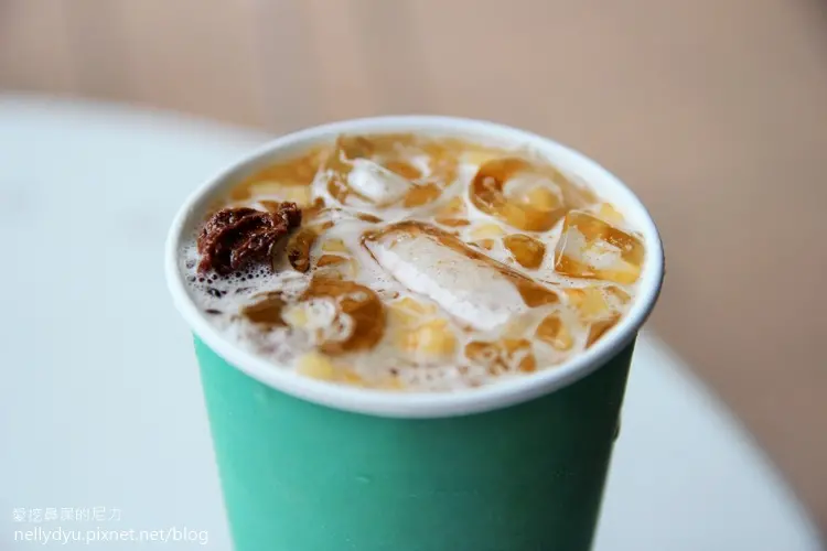 『食記』高雄苓雅。Winnie Drinker 葳林爵閣，時尚街頭風飲品