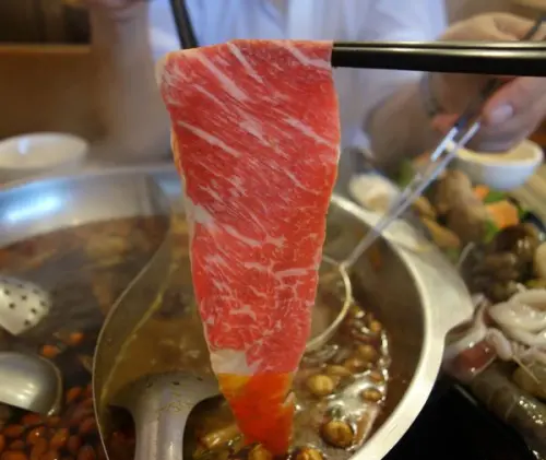 勾勾鍋 麻辣鍋鴛鴦火鍋 價位親民優惠也大方