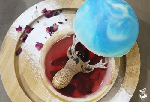 左道，宛如健達出奇蛋充滿美麗驚喜的星球甜點 