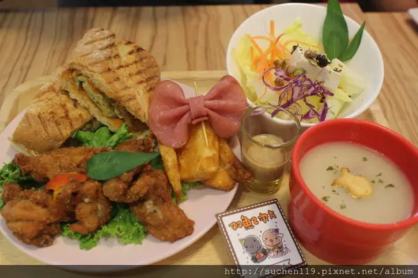 台中美食|一中街雙魚二次方漢堡好美味還有全天候供應的淑女朝午食