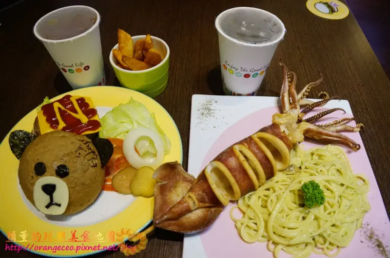 ((台中)) 超可愛的熊大造型漢堡 會爆漿噴汁的手打牛肉堡 比刀叉還長的大魷魚【雙魚2次方 一中店】義大利麵、創意手工漢堡、燉飯