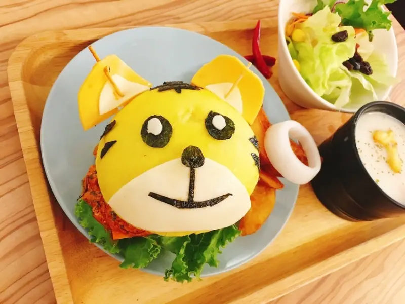 【美食】邊吃邊玩創意DIY手作漢堡，雙魚2次方玩食真有趣~還有新推出的義大利麵，夢幻彩色起士醬實在太誘人啦!