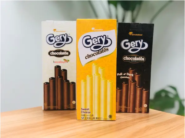 【家樂福好物￭餅乾】Gery芝莉捲心酥￭重起士+黑巧克力味+榛果巧克力味 x 來自印尼的爆漿捲心酥║ 餅乾推薦、捲心酥推薦