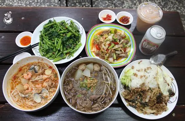 【台中北屯區。美食】泰小葉 泰式風味小食 // 平價美味的泰式料理，特地至曼谷學廚藝的老闆娘"泰"有趣！