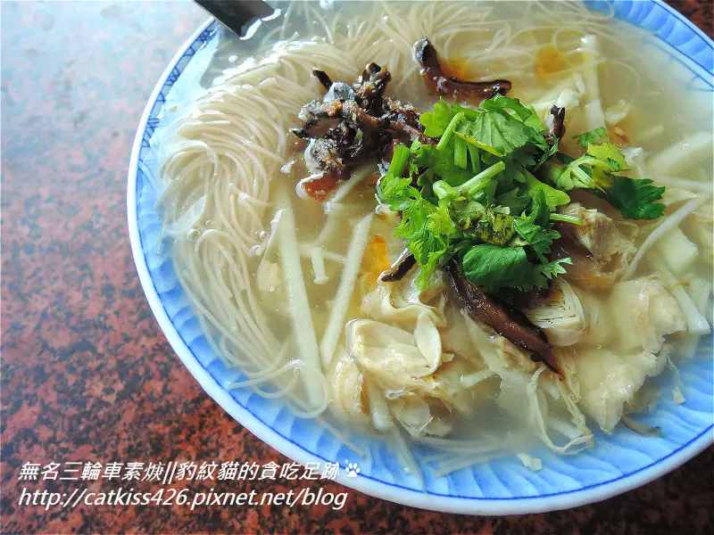 【彰化 小吃】無名三輪車素焿—料多湯頭好，連肉食夜貓都讚不絕口