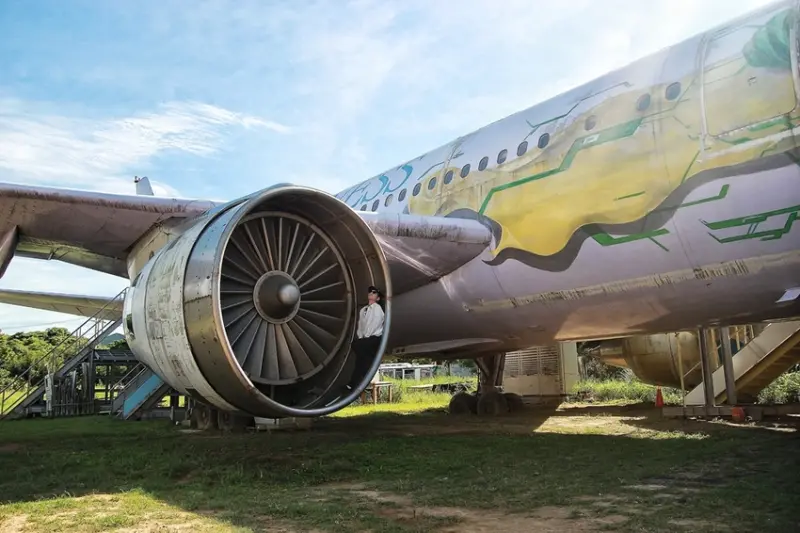 桃園旅遊景點/觀音彩繪退役飛機，全台唯一可貼近飛機渦輪打卡拍照的秘境 - Ann‧榜哥‧生活事務所