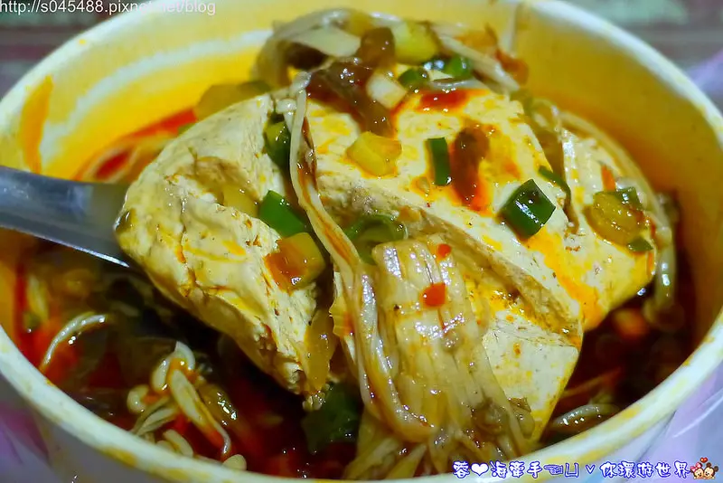 【桃園美食】不老麻辣鴨血臭豆腐♥每到深夜時間就大排長龍，開店一個小時鴨血就賣光了!!