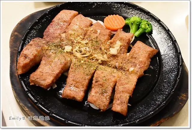 新北市美食》三芝番婆林巨無霸牛排。隱藏在山林裡的人氣牛排店