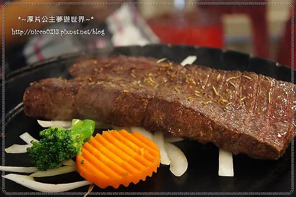 ♥食♥【三芝】隱藏版巨無霸牛排，你敢挑戰35oz的美味嗎?●番婆林巨無霸牛排