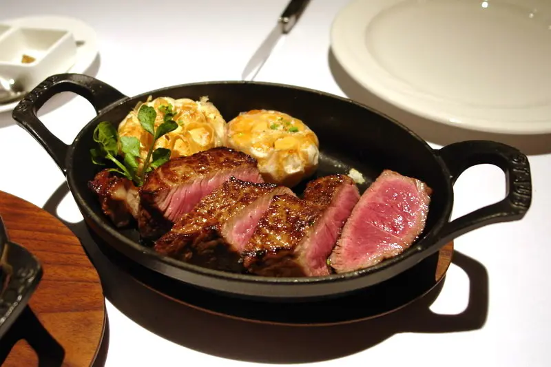 台中美食。MEATGQ橡木炙烤牛排館--牛排教父台中新作