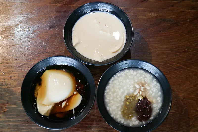 【台東美食】成功豆花 坐在古厝裡 品嘗綿密古早味豆花