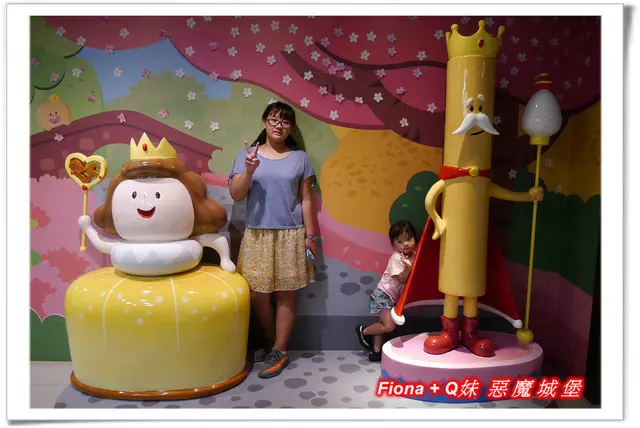 【彰化一日遊。線西】全台第一家餅乾觀光工廠，充滿濃濃哈利波特魔法風格，打造出神秘的台灣優格餅乾學院 + 超吸睛巨大三層粉嫩蛋糕外觀，館內可愛爆表糕點公仔人物，組合成童趣的興麥蛋捲烘焙王國