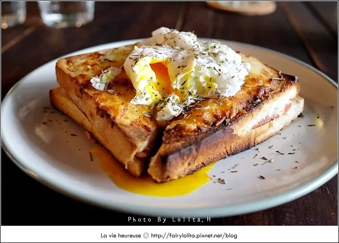 《北市大安區♥食記》Neighbors Cafe 鄰居咖啡。城市角落的靜謐風景，來場與輕食、甜點、咖啡邂逅的復古饗宴吧！