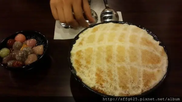 高雄鼓山區=<食>台南來的聽說很厲害的 台南東區焦糖包心粉圓冰=