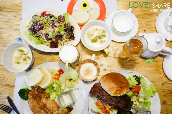 台中 ▌勤美綠園道 C/P值超高好吃平價聚會餐廳:「旅行食光」重機x旅行x美食