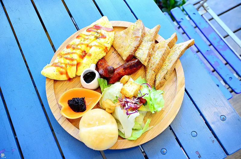 【板橋。豚】103 Kitchen，童話版板橋早午餐，大推歐姆蛋(附103 Kitchen菜單)