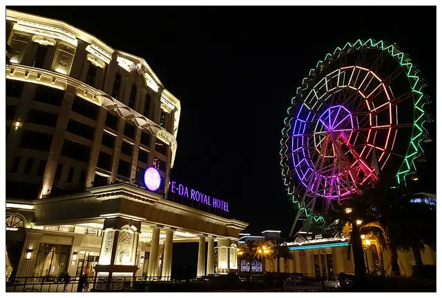 【高雄大樹區】暑假倒數計時~超過兩千坪休閒設施玩到不想回家~逛街購物吃美食一次滿足!高雄親子飯店推薦♥義大皇家酒店♡