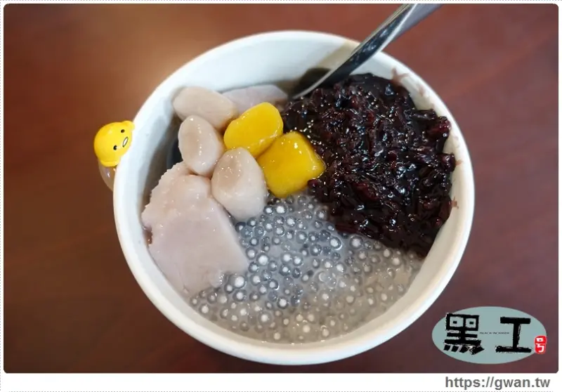 [台南美食●東區] 黑工號 嫩仙草 — 我到仙草店吃發霉巧克力跟臭酸草莓吐司????