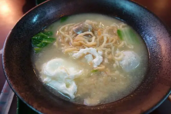 名信木瓜牛奶~最便宜的鍋燒意麵35元 該有的都有