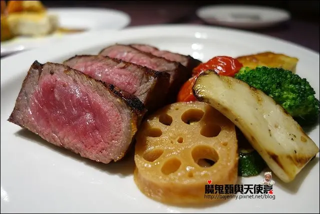 《大台中餐廳景點美食》裕元花園酒店~映景觀餐廳．乾式熟成牛排