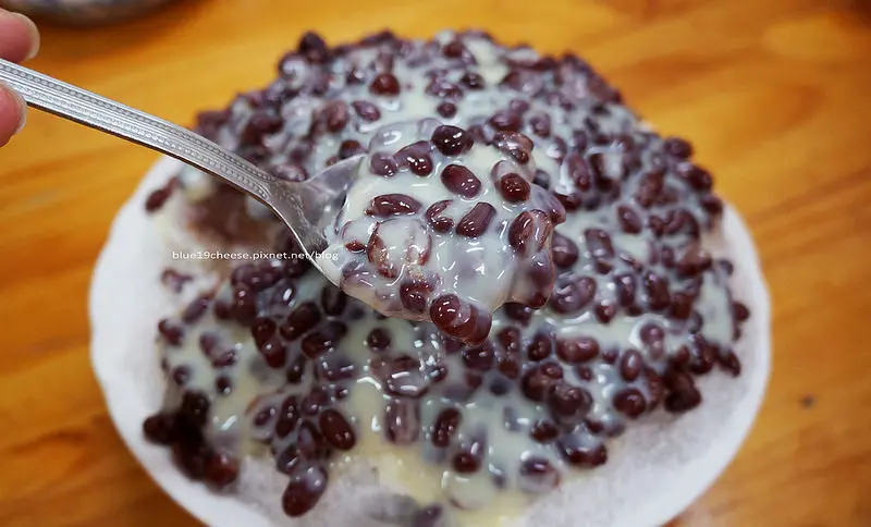 【台中北屯】百香豆花 - 傳統豆花剉冰四神湯刈包湯圓通通都有.消夜點心消暑.紅豆牛奶冰也太犯規了吧!內用也請一個人代表排隊