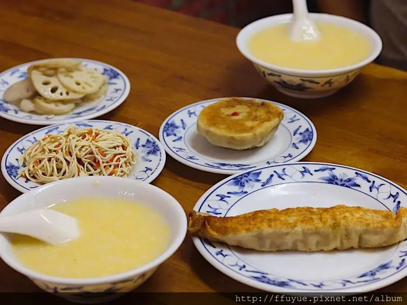 |台北萬華‧食| 原中華商場老店《中華餡餅粥》北方麵食館.捷運西門站