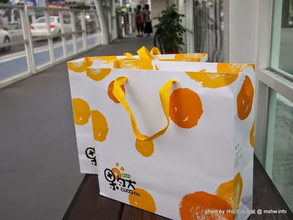 【食記】台中帝元果然系列鳳梨酥伴手禮-盒裡乾坤與分享好物@神岡 : 手工製作,令人印象深刻的酸甜口感…好吃!        
      