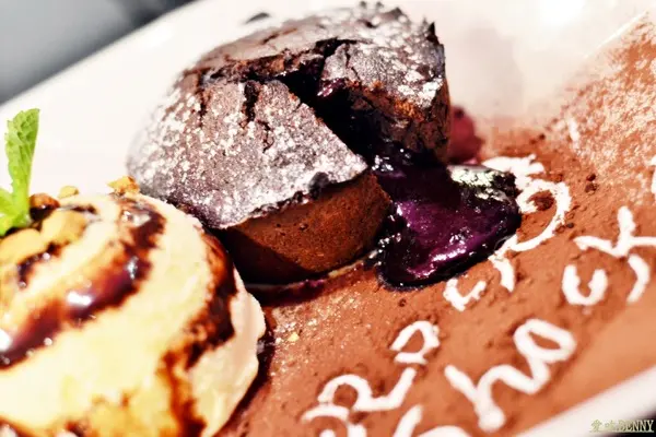 再訪，披薩依然是黑的，甜點依然爆漿爆的很精彩 -- Rock Shock 驚嚇搖滾廚房