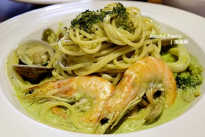 《淡水♥食記》Buona Pasta。陣陣秋意，宛如坐在歐洲楓葉樹下的浪漫饗宴，淡大旁平價美味義大利麵，友善寵物餐廳也可以帶毛小孩來呦！