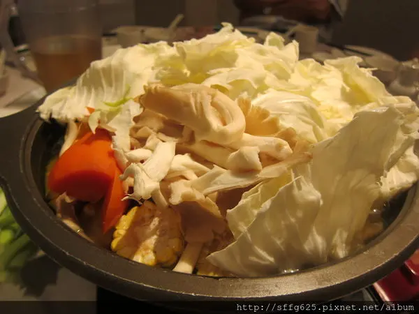 高雄鹽埕區=<食>城市商旅-高雄真愛館~ 家族聚餐新據點合菜攤=