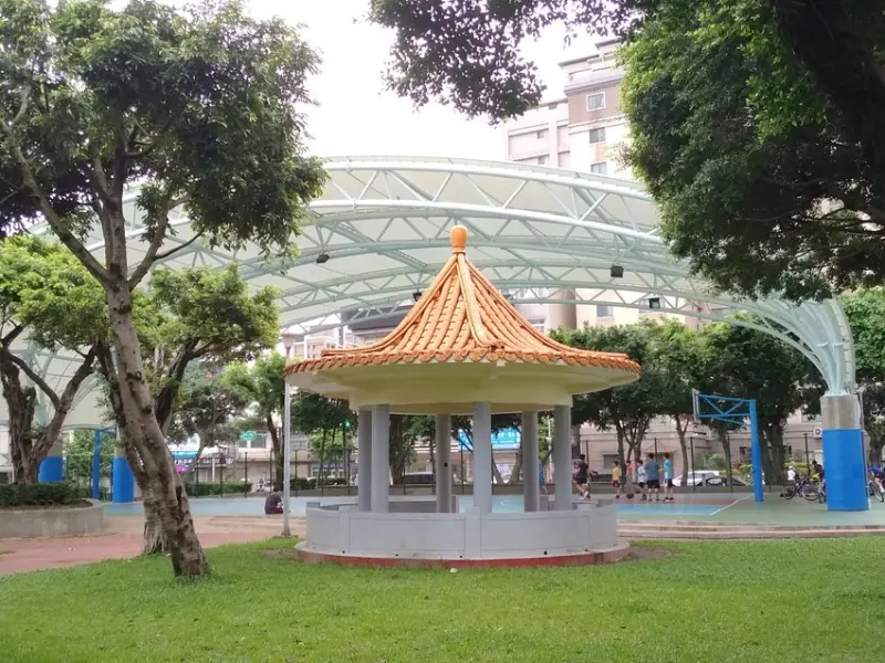 內壢[復興公園]-天幕籃球場風雨無阻˙白天 夜晚 搶搶滾