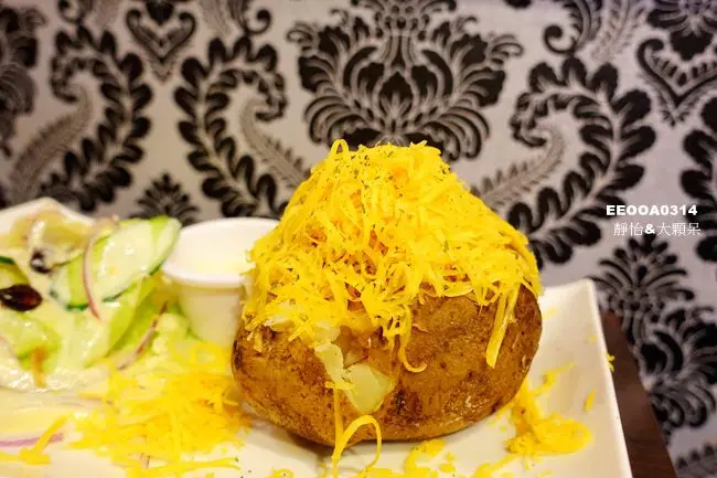 【淡水老街美食】英國奶奶 英式料理 ♥ 英國人開的道地英國料理餐廳 最愛烤馬鈴薯及奶昔 @ 淡水老街英國美食