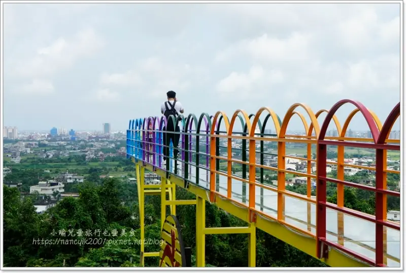 【宜蘭】A‧maze兔子迷宮咖啡餐廳 / 宜蘭首座彩虹玻璃天空步道520全新登場