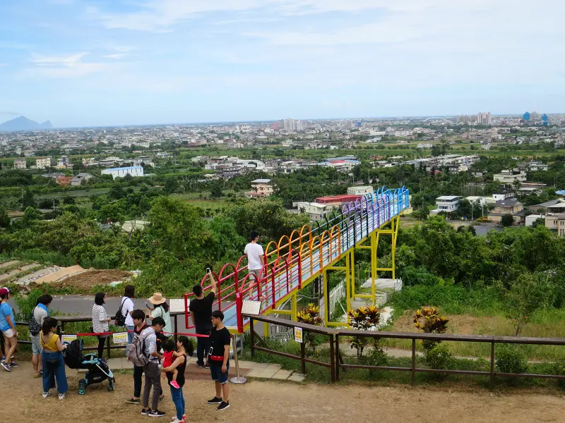 【宜蘭景觀餐廳】A.maze兔子迷宮景觀咖啡餐廳，絕美的彩虹天空步道，180度眺望蘭陽平原!