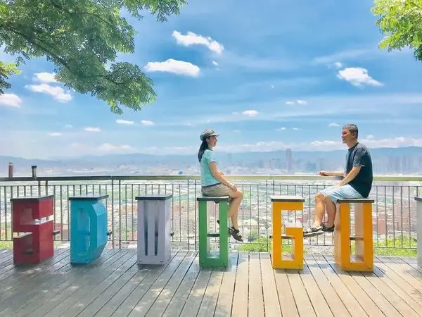 新北私房景點│五股水碓觀景公園│百萬夜景180度觀景台│健行賞景好去處│挑戰之字階梯│周末一起來爬山運動