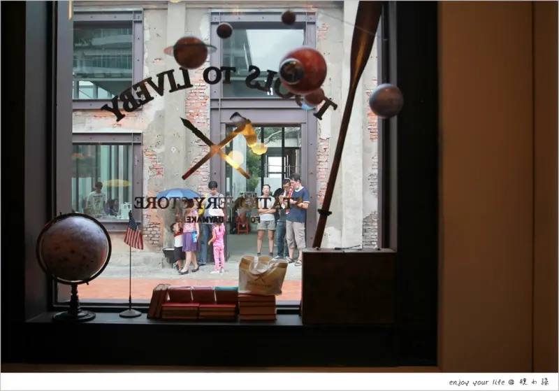 [高雄] 深深喜歡的【Tools to Liveby / 禮拜文房具】，在高雄駁二的倉庫裡！文具控的最愛，來自世界各地的文具們~