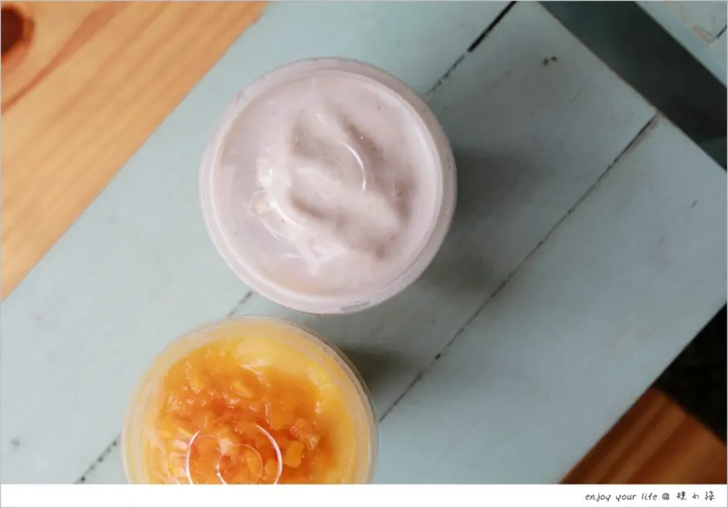 [台中] 台中後火車站旁一間 Zakka鄉村風冰淇淋、思慕昔專賣店：【愛之初，icetrue】，就在新時代購物中心附近！喜歡那新鮮水果的用心~