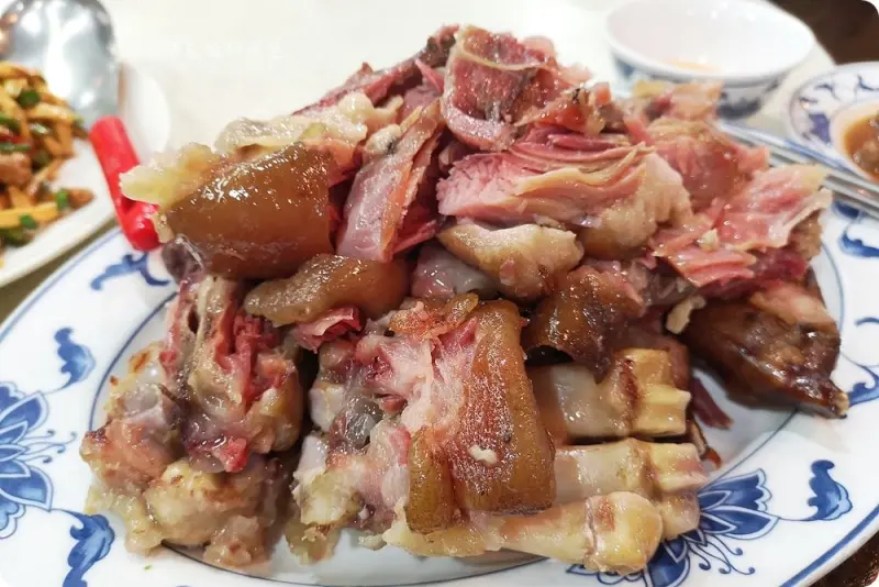 台北大安巷子裡的四十年老店-翠滿園，招牌豬腳必點太驚豔啦！