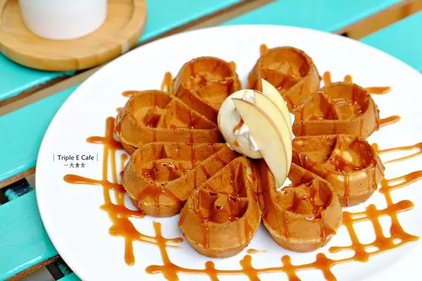 [北投美食] Triple E Cafe三宜咖啡館-北歐風清新咖啡館，邪惡的牽絲麻糬鬆餅、三明治、帕里尼，口味清爽無負擔！(附完整菜單MENU) 台北不限時咖啡廳/北投咖啡廳