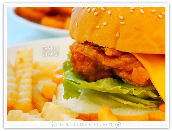 [高雄食記] 德州小騎士炸雞~高雄專屬速食店品牌！勁辣味雞腿堡&歡樂拼盤&金黃炸雞&玉米濃湯&芒果可爾必思！(試吃)